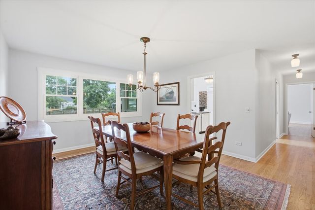 1006 Meadowlark Lane, Glenview, IL 60025