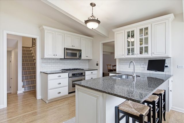 1006 Meadowlark Lane, Glenview, IL 60025