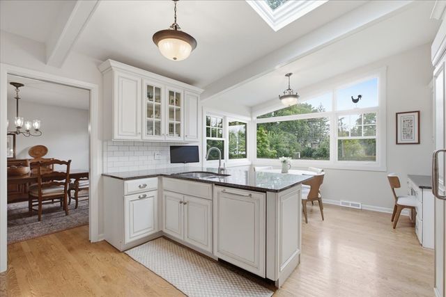 1006 Meadowlark Lane, Glenview, IL 60025