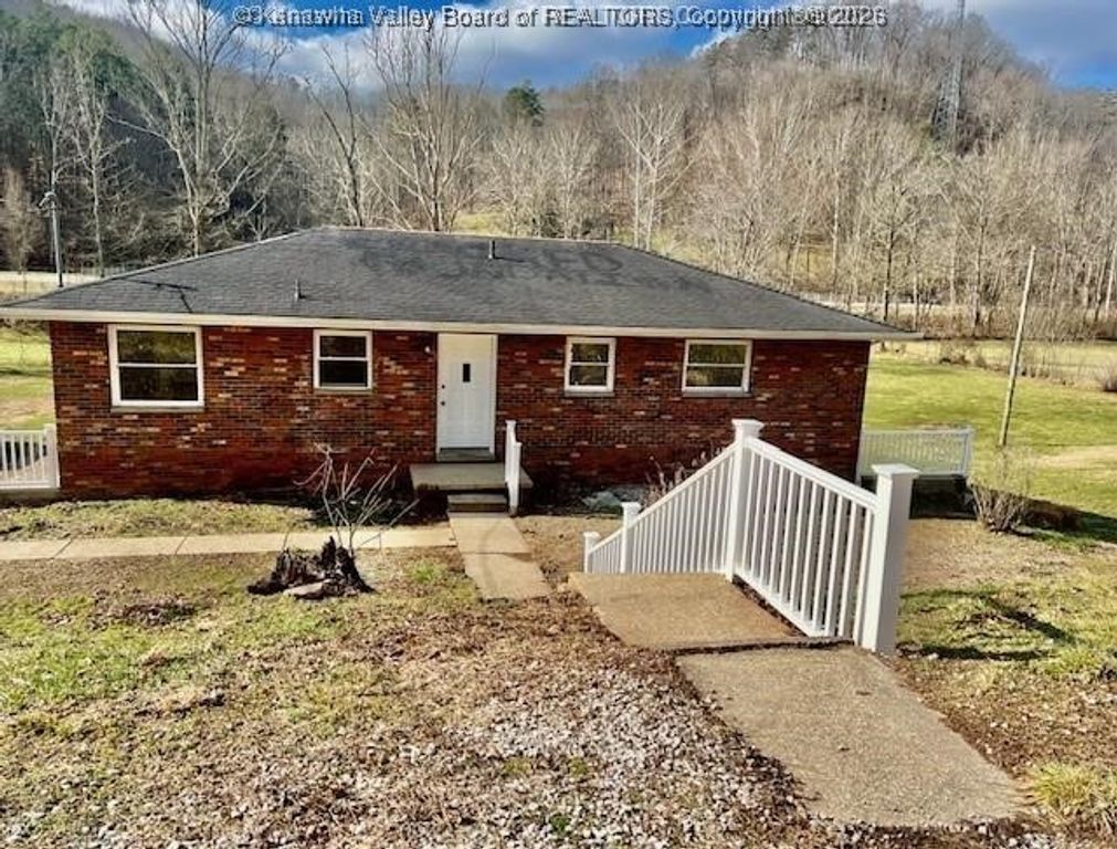 403 Hodges Road, Hurricane, WV 25526