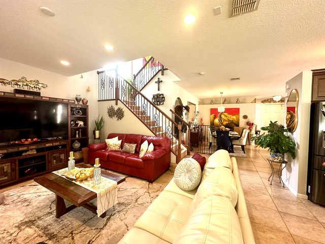 9205 Dupont Place, Wellington, FL 33414