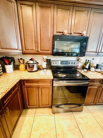 9205 Dupont Place, Wellington, FL 33414