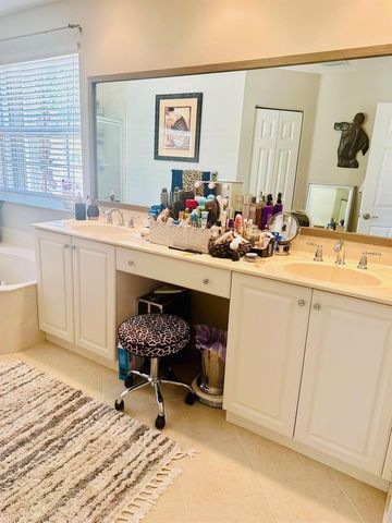 9205 Dupont Place, Wellington, FL 33414