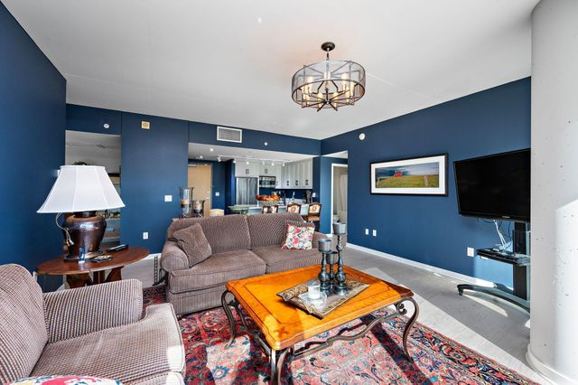 8161 33rd Avenue S 508, Bloomington, MN 55425