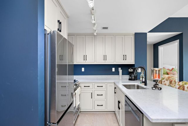 8161 33rd Avenue S 508, Bloomington, MN 55425