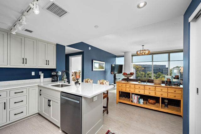 8161 33rd Avenue S 508, Bloomington, MN 55425