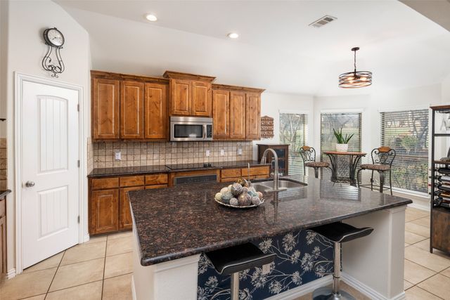 634 Half Moon Way, Runaway Bay, TX 76426