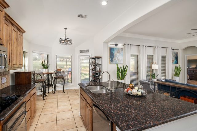 634 Half Moon Way, Runaway Bay, TX 76426