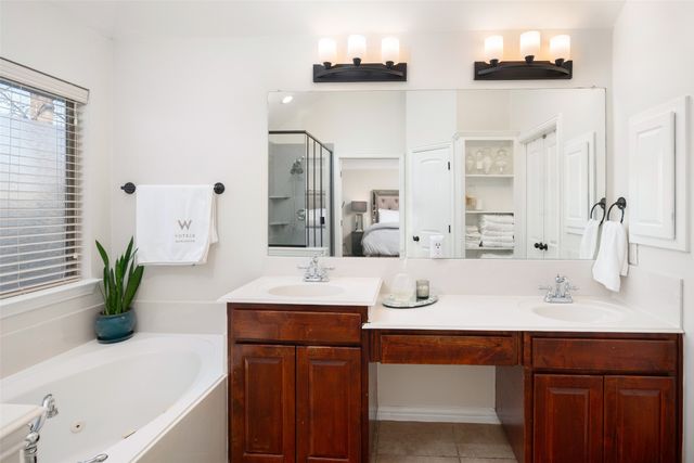 634 Half Moon Way, Runaway Bay, TX 76426