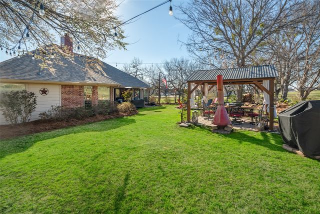 634 Half Moon Way, Runaway Bay, TX 76426