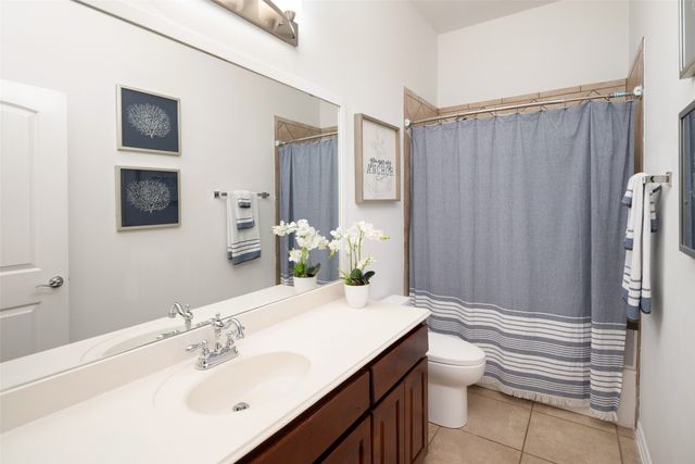 634 Half Moon Way, Runaway Bay, TX 76426