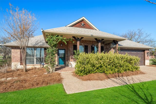 634 Half Moon Way, Runaway Bay, TX 76426