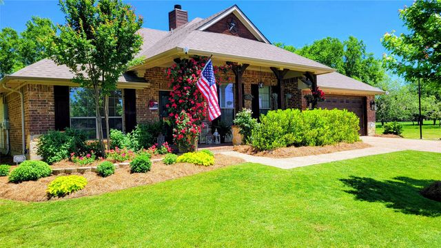 634 Half Moon Way, Runaway Bay, TX 76426