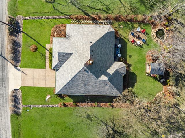 634 Half Moon Way, Runaway Bay, TX 76426