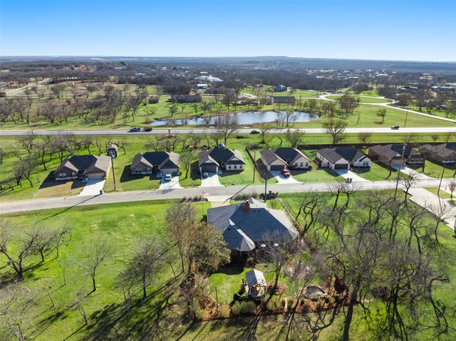 634 Half Moon Way, Runaway Bay, TX 76426