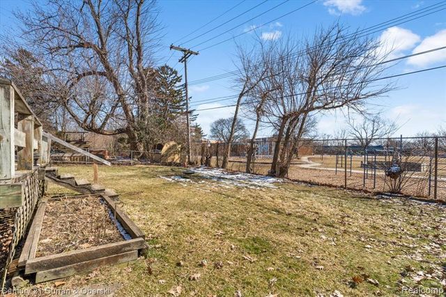 2269 S Circle Drive, Ann Arbor, MI 48103