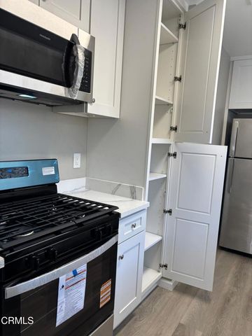 10822 Hartsook Street 1, Los Angeles, CA 91601