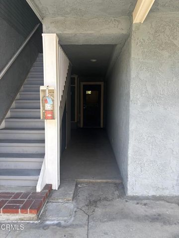 10822 Hartsook Street 1, Los Angeles, CA 91601