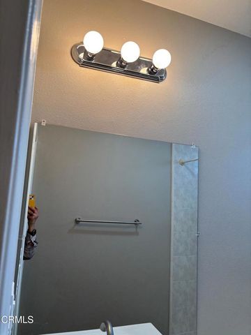 10822 Hartsook Street 1, Los Angeles, CA 91601