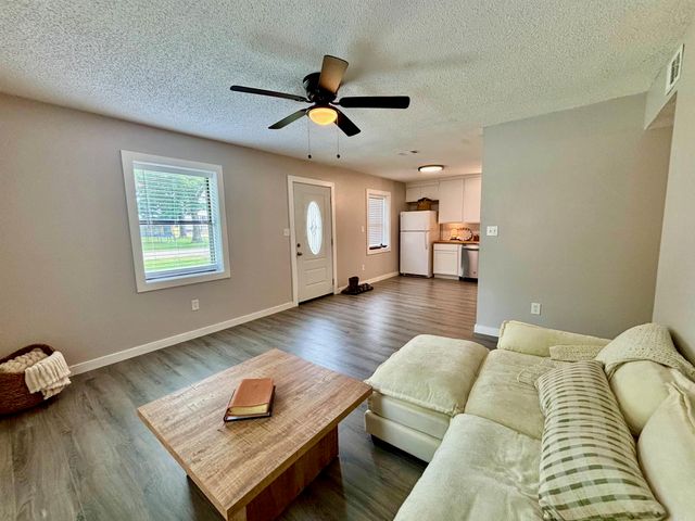 202 W Hazel St, Walnut Ridge, AR 72476