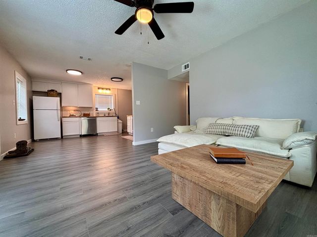 202 W Hazel St, Walnut Ridge, AR 72476