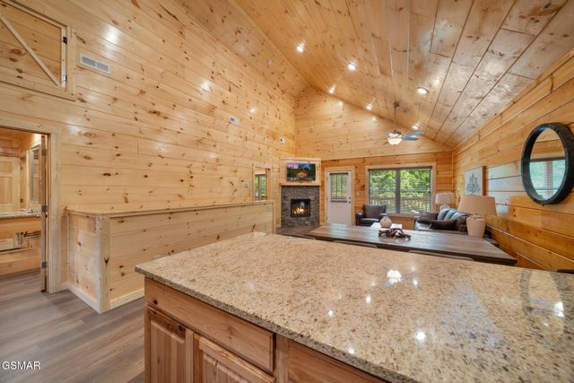 804 String Run Way, Pigeon Forge, TN 37863