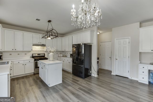 3270 Royal Creek Way SW, Lilburn, GA 30047