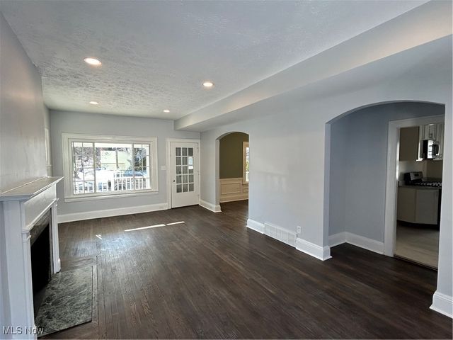 3785 Glenwood Road, Cleveland Heights, OH 44121