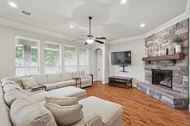 6902 Golf Green Drive, Arlington, TX 76001