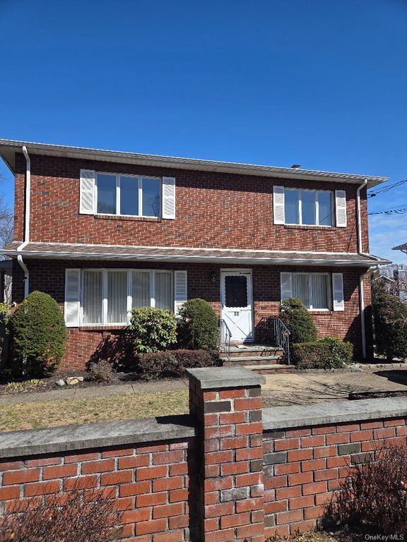 68 Kirkwood Road, Port Washington, NY 11050