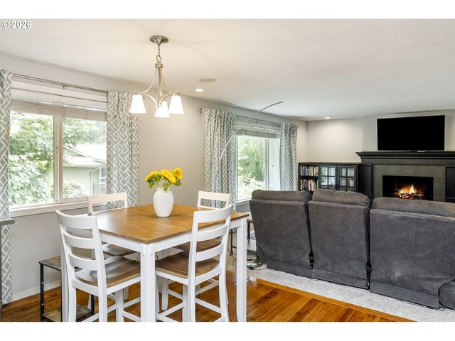 1370 Se EASTWOOD Ct, Milwaukie, OR 97267