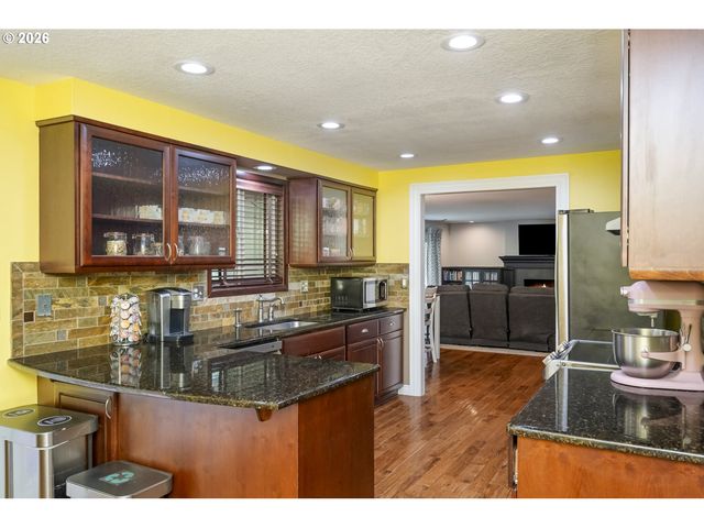 1370 Se EASTWOOD Ct, Milwaukie, OR 97267