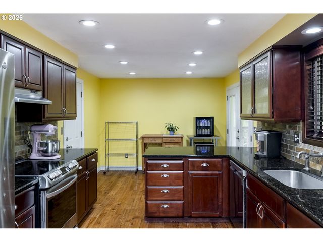 1370 Se EASTWOOD Ct, Milwaukie, OR 97267