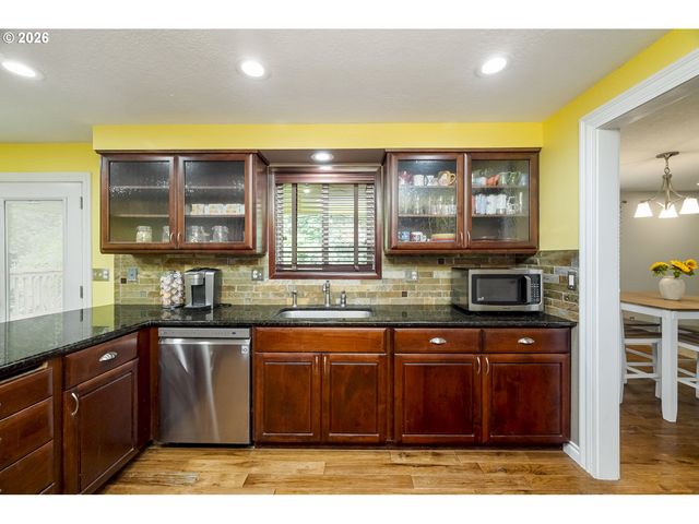 1370 Se EASTWOOD Ct, Milwaukie, OR 97267