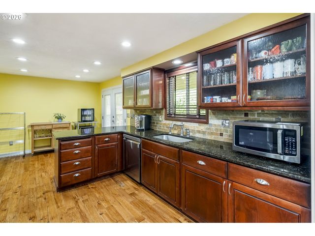 1370 Se EASTWOOD Ct, Milwaukie, OR 97267