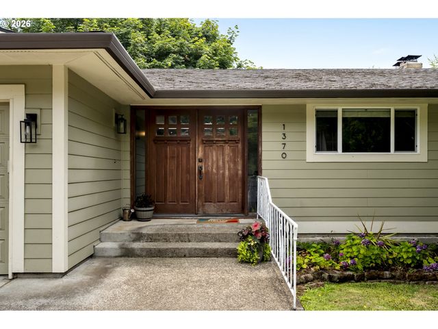 1370 Se EASTWOOD Ct, Milwaukie, OR 97267