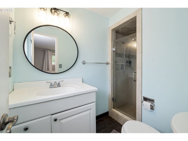 1370 Se EASTWOOD Ct, Milwaukie, OR 97267