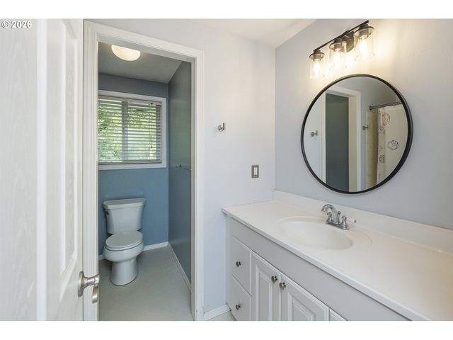 1370 Se EASTWOOD Ct, Milwaukie, OR 97267