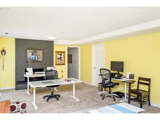 1370 Se EASTWOOD Ct, Milwaukie, OR 97267