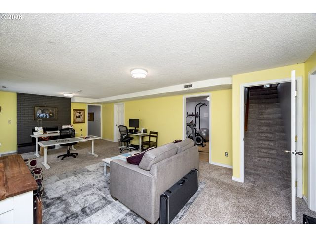 1370 Se EASTWOOD Ct, Milwaukie, OR 97267