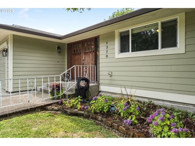 1370 Se EASTWOOD Ct, Milwaukie, OR 97267