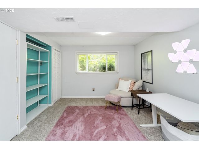 1370 Se EASTWOOD Ct, Milwaukie, OR 97267