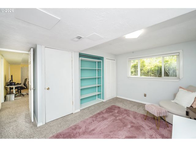 1370 Se EASTWOOD Ct, Milwaukie, OR 97267