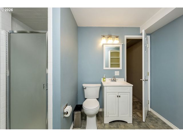 1370 Se EASTWOOD Ct, Milwaukie, OR 97267