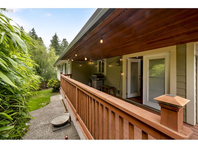 1370 Se EASTWOOD Ct, Milwaukie, OR 97267