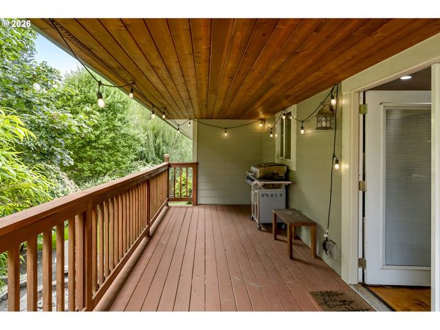 1370 Se EASTWOOD Ct, Milwaukie, OR 97267
