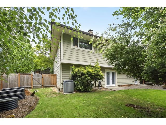 1370 Se EASTWOOD Ct, Milwaukie, OR 97267
