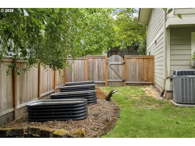 1370 Se EASTWOOD Ct, Milwaukie, OR 97267