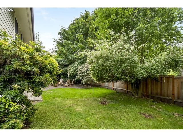 1370 Se EASTWOOD Ct, Milwaukie, OR 97267