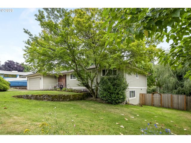 1370 Se EASTWOOD Ct, Milwaukie, OR 97267